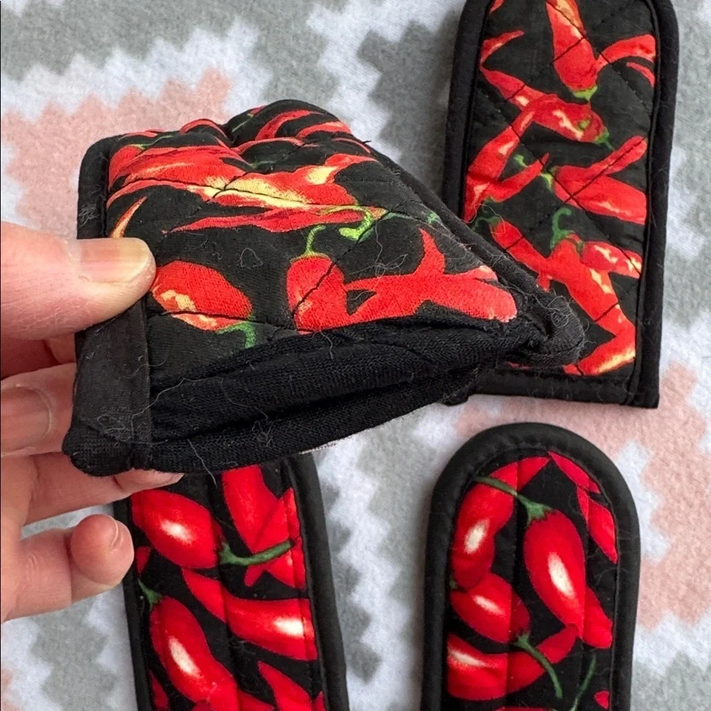 4 Chili Pepper Print hot pan pot handle covers